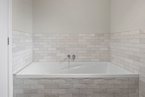 Photo of property in 60 Kingswood Road, Brookfield, Tauranga, 3110