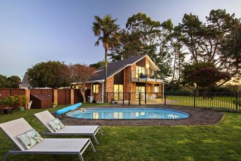 Photo of property in 5 Godwit Place, Waiuku, 2123
