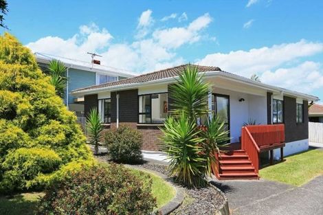 Photo of property in 1/122 Waimumu Road, Massey, Auckland, 0614
