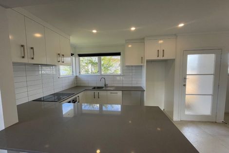 Photo of property in 35 Tarata Crescent, Mangere Bridge, Auckland, 2022