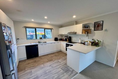 Photo of property in 12a Grainger Road, Te Atatu South, Auckland, 0610