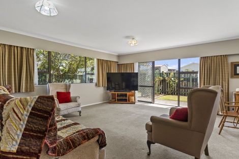 Photo of property in 32 Langdale Avenue, Paraparaumu, 5032