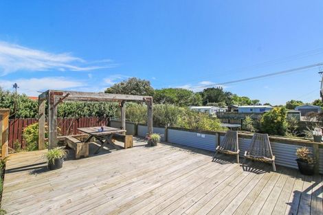 Photo of property in 1927 Parewanui Road, Parewanui, Bulls, 4894