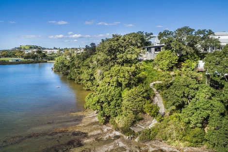 Photo of property in 10a First Avenue, Stanley Point, Auckland, 0624