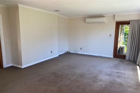 Photo of property in 19 Pinkerton Grove, Newlands, Wellington, 6037