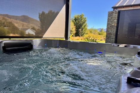 Photo of property in 10 Mccaw Mews, Wanaka, 9305