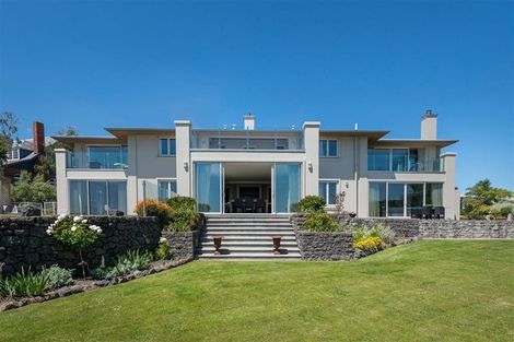 Photo of property in 89 Dyers Pass Road, Cashmere, Christchurch, 8022