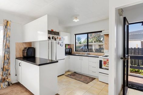 Photo of property in 8 Zurich Place, Weymouth, Auckland, 2103