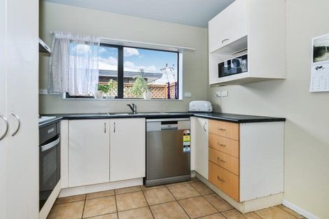 Photo of property in 25 Robertson Road, Favona, Auckland, 2024