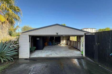Photo of property in 10 Rook Place, Unsworth Heights, Auckland, 0632