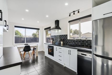 Photo of property in 28 Shetland Street, Woolston, Christchurch, 8062