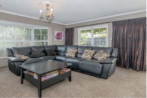 Photo of property in 244 Memorial Avenue, Burnside, Christchurch, 8053