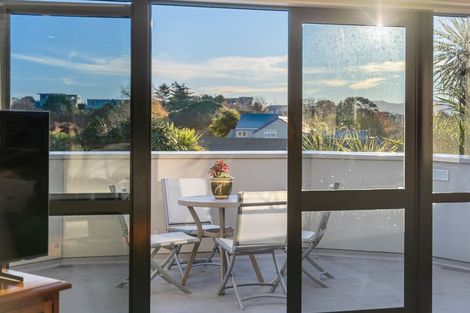 Photo of property in 14 Nugget Grove, Raumati Beach, Paraparaumu, 5032