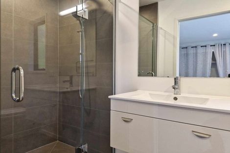 Photo of property in 32b Waiwaka Terrace, Strandon, New Plymouth, 4312