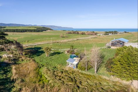 Photo of property in 32 Whangaimoana Beach Road, Whangaimoana, Pirinoa, 5772