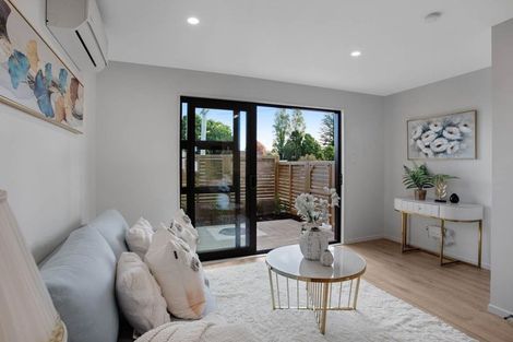 Photo of property in 129 Lancaster Road, Beach Haven, Auckland, 0626