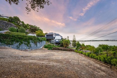 Photo of property in 4 The Brae, Mount Pleasant, Christchurch, 8081