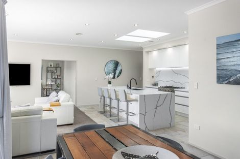 Photo of property in 6 Taranui Way, Paraparaumu Beach, Paraparaumu, 5032