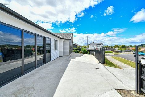 Photo of property in 64 Prado Drive, Pukekohe, 2120