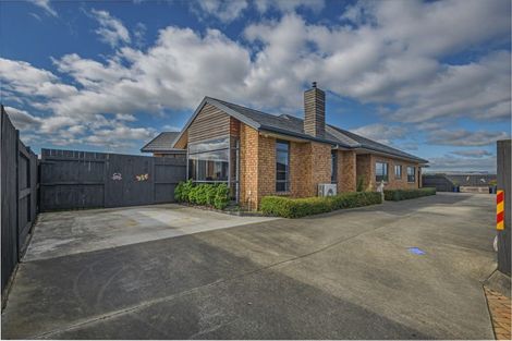 Photo of property in 8 Crabapple Close, Milson, Palmerston North, 4414