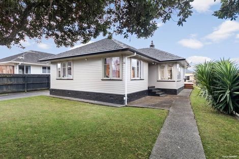 Photo of property in 31 Durham Street, Te Atatu Peninsula, Auckland, 0610