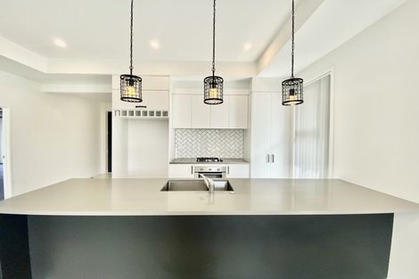 Photo of property in 71 Hayfield Way, Karaka, Papakura, 2113