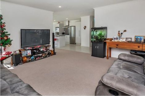 Photo of property in 21 Wai Place, One Tree Point, 0118