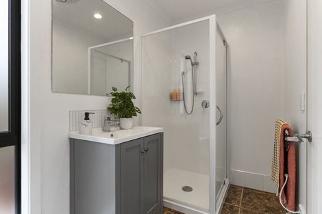 Photo of property in 33 Roland Road, Greenhithe, Auckland, 0632