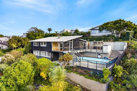 Photo of property in 17 Spencer Road, Hospital Hill, Napier, 4110