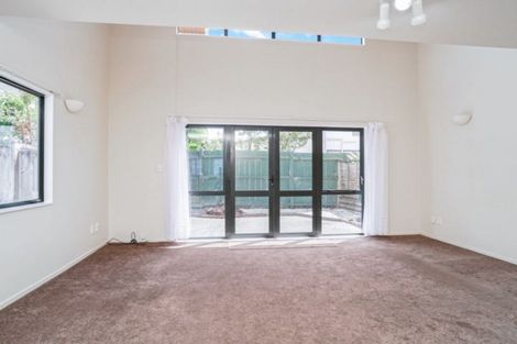 Photo of property in 2/89 Portage Road, New Lynn, Auckland, 0600