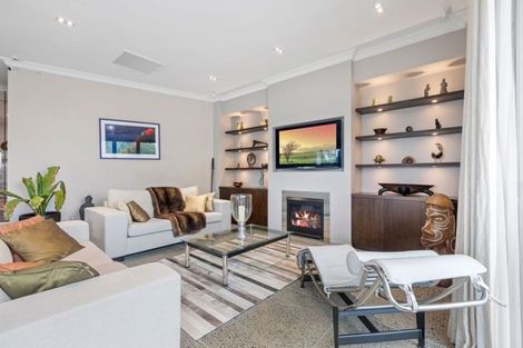 Photo of property in 35 Holdens Road, Henderson, Auckland, 0612