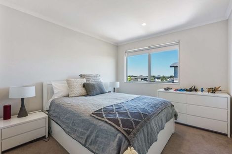 Photo of property in 5 Costa Viva Crescent, Karaka, Papakura, 2113