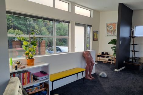 Photo of property in 45 Tiketike Way, Brooklyn, Wellington, 6021