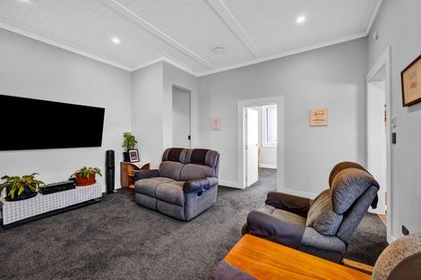 Photo of property in 42 Collins Street, Hawera, 4610