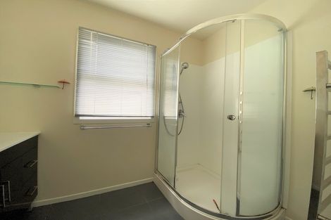 Photo of property in 38 Royal View Road, Te Atatu South, Auckland, 0610