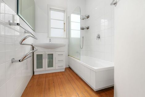 Photo of property in 36 Forest Lake Road, Forest Lake, Hamilton, 3200