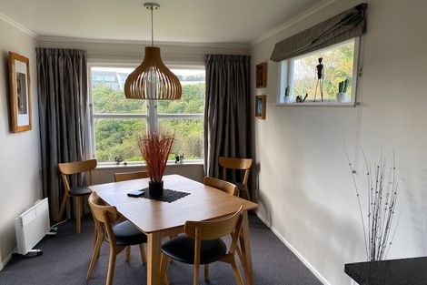 Photo of property in 32 Oswald Crescent, Paparangi, Wellington, 6037