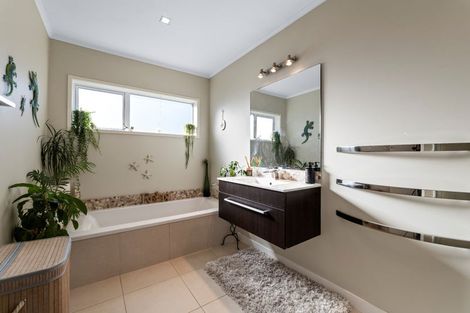 Photo of property in 20 Patterson Road, Hurworth, New Plymouth, 4371