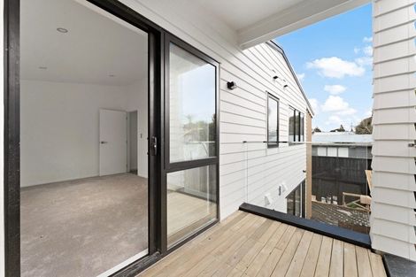 Photo of property in 122 Archibald Road, Kelston, Auckland, 0602
