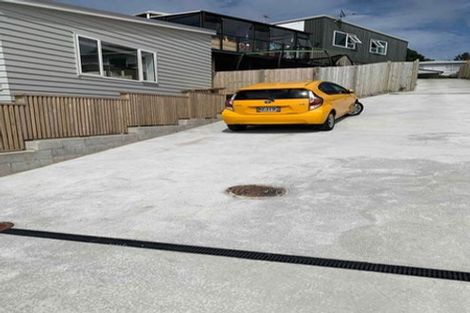 Photo of property in 3a Hillview Crescent, Paparangi, Wellington, 6037