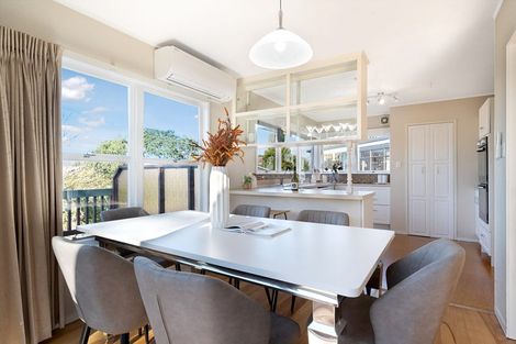 Photo of property in 28 Manhattan Heights, Glendene, Auckland, 0602