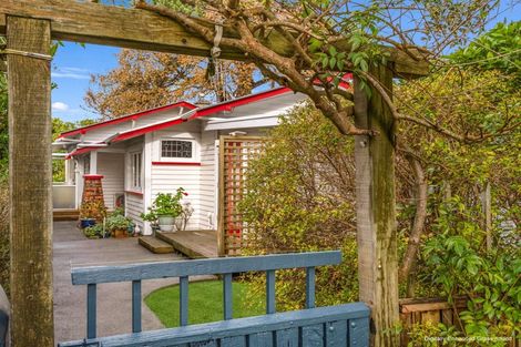 Photo of property in 32 Hutchison Crescent, Durie Hill, Whanganui, 4500