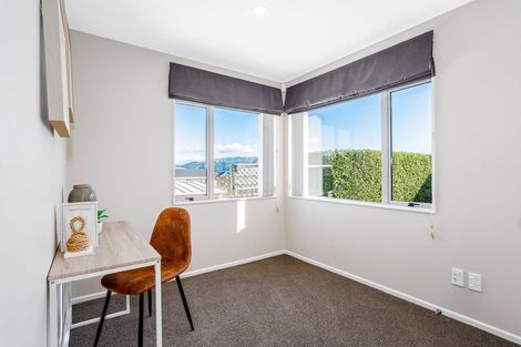 Photo of property in 6 Sumner Terrace, Aotea, Porirua, 5024