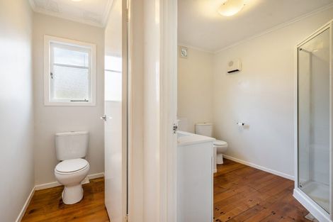Photo of property in 42a Old Lake Road, Narrow Neck, Auckland, 0624