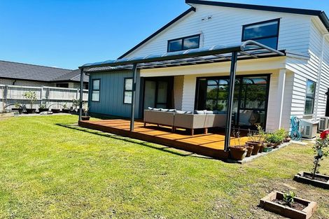 Photo of property in 54 Waituarua Drive, Takanini, 2112