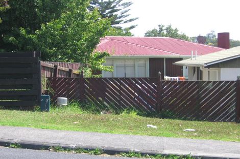 Photo of property in 2/339 Wairau Road, Totara Vale, Auckland, 0627