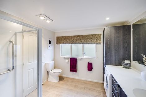 Photo of property in 5a Queens Walk, Taradale, Napier, 4112
