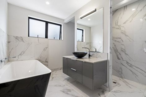 Photo of property in 25 Waitemata Drive, One Tree Point, 0118