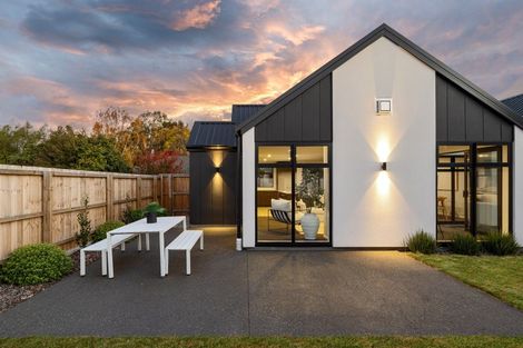 Photo of property in 100 Wairakei Road, Bryndwr, Christchurch, 8052