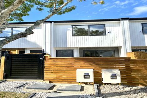 Photo of property in 2/36 Santiago Crescent, Unsworth Heights, Auckland, 0632